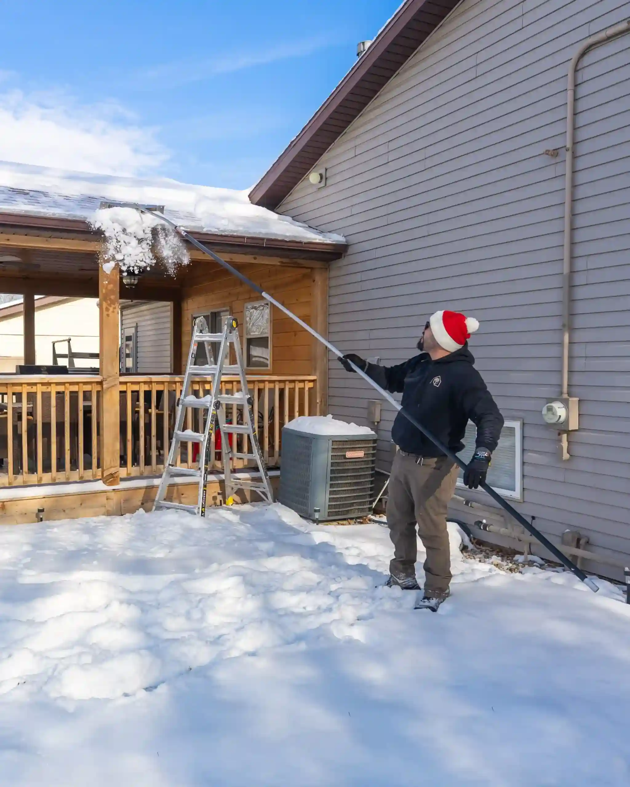 Ice dam formation on gutters and roof edge